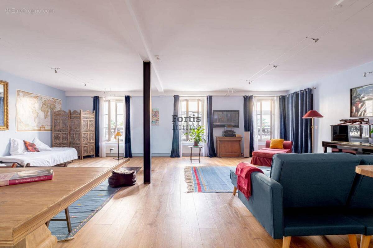Appartement à PARIS-10E