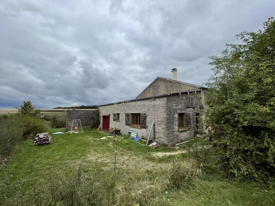 Maison à CHAMBRONCOURT