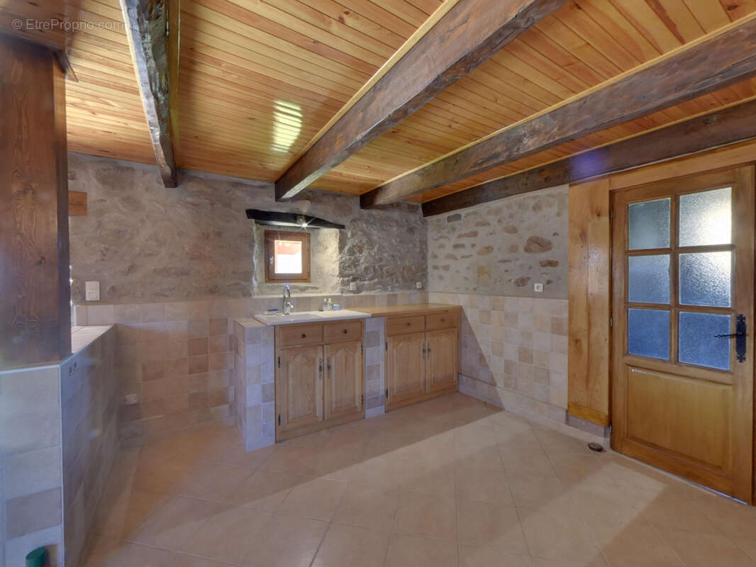 Maison à SAINT-BARTHELEMY-LE-MEIL