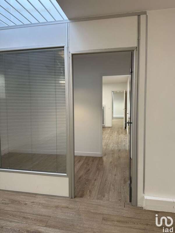 Photo 8 - Commerce à COURBEVOIE