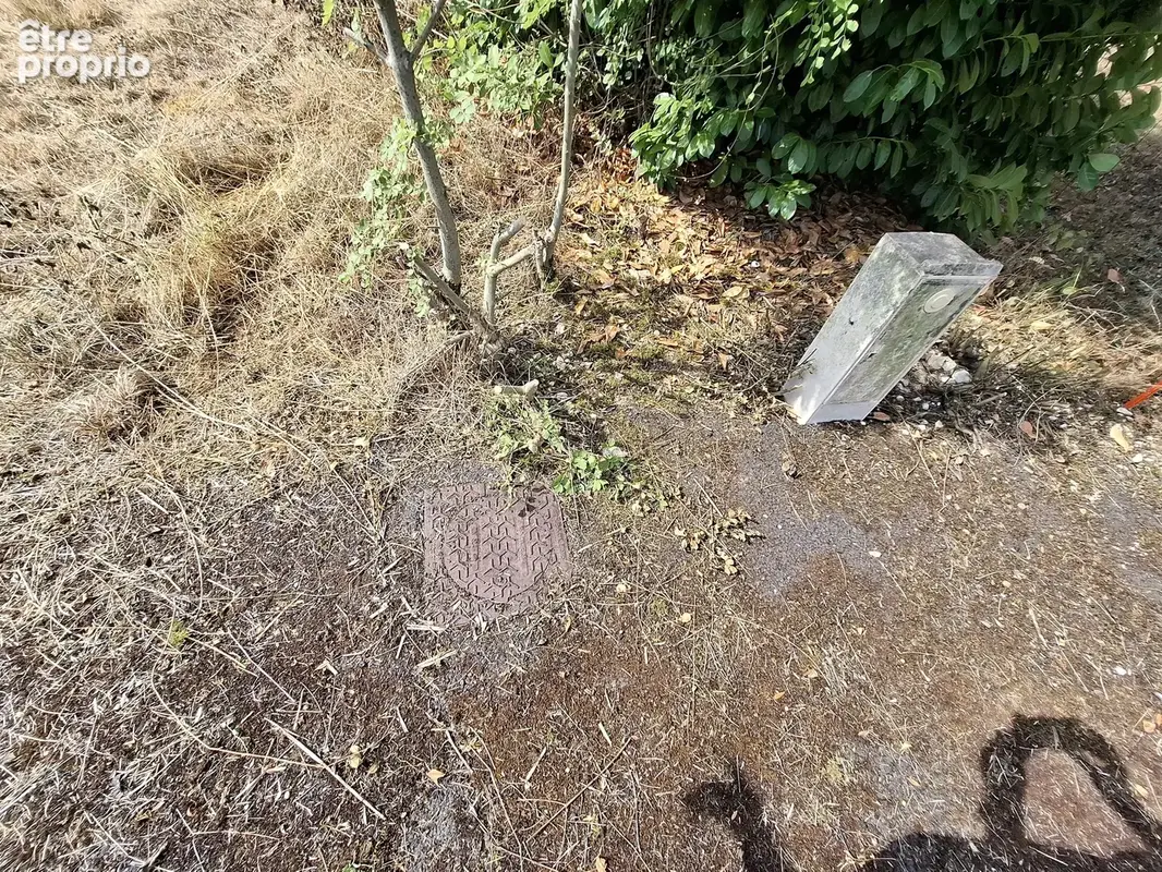 Terrain constructible avec raccordements à l’eau, à l’électricité et au tout-à-l’égout. - photo 5