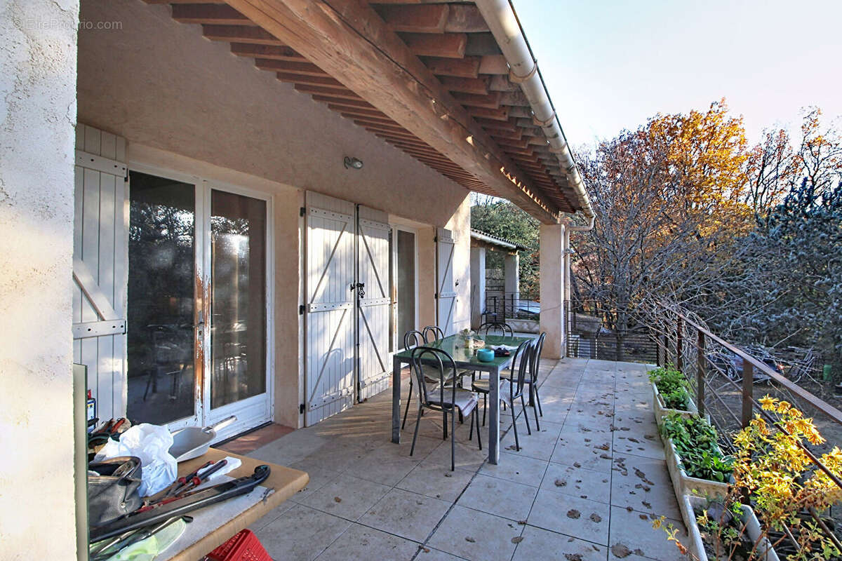 Maison à ENTRECASTEAUX