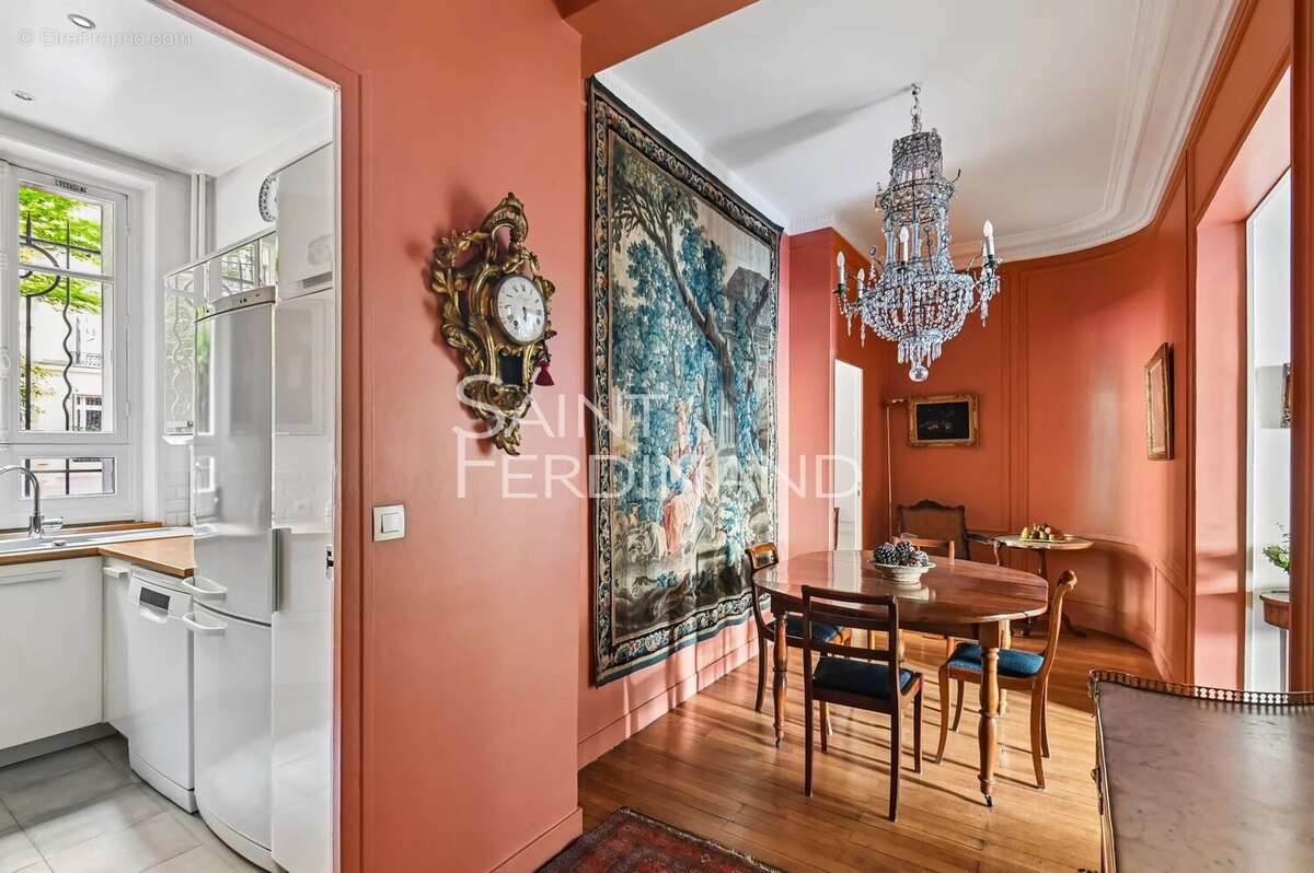 Appartement à NEUILLY-SUR-SEINE