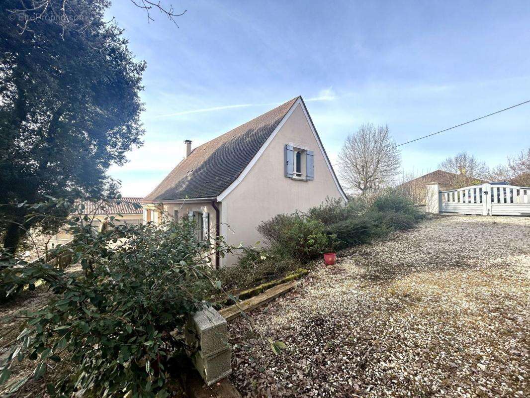 Maison à LACHAPELLE-AUZAC