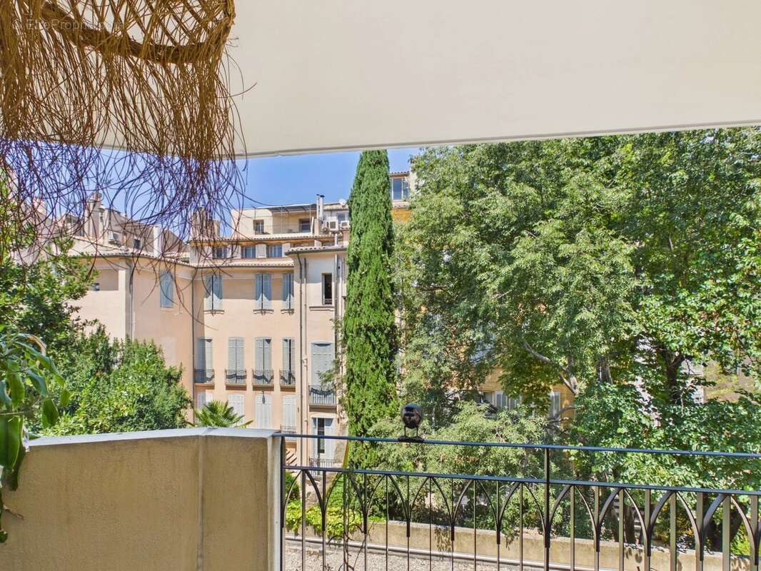 AIX-EN-PROVENCE – CENTRE HISTORIQUE T3 avec terrasse, ascenseur et garage – Un bien rare sur le marché aixois - photo 6