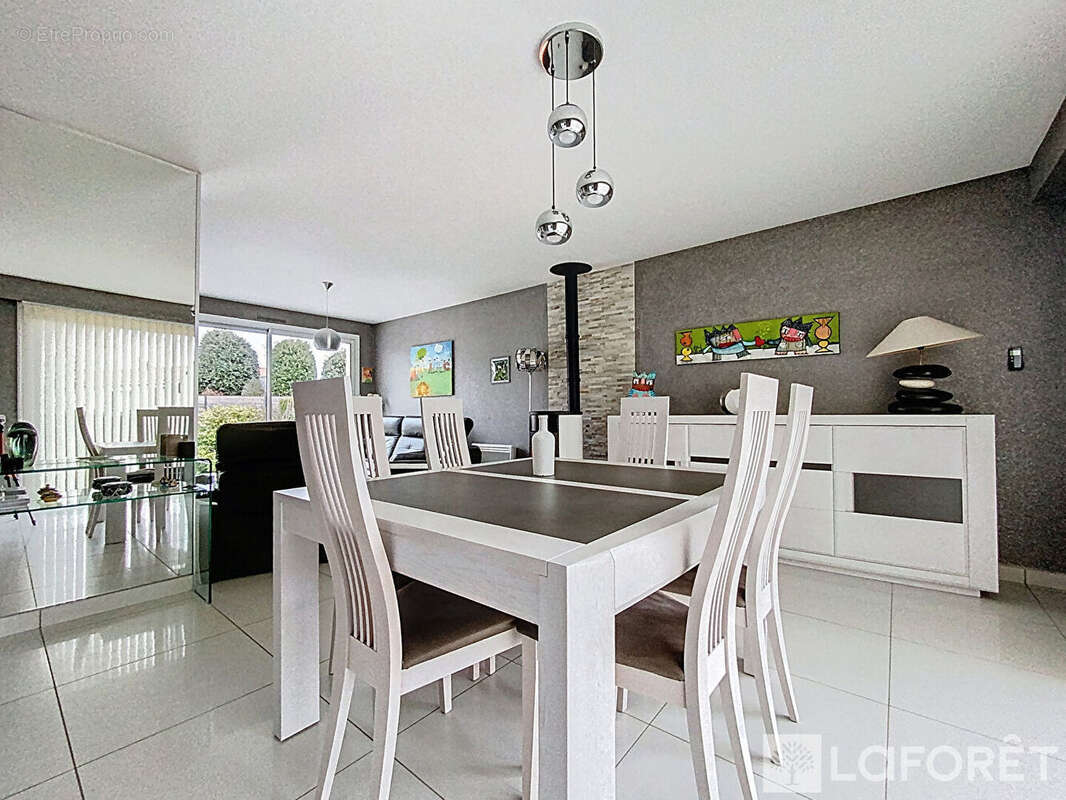 Maison à SAINT-LAURENT-SUR-SEVRE