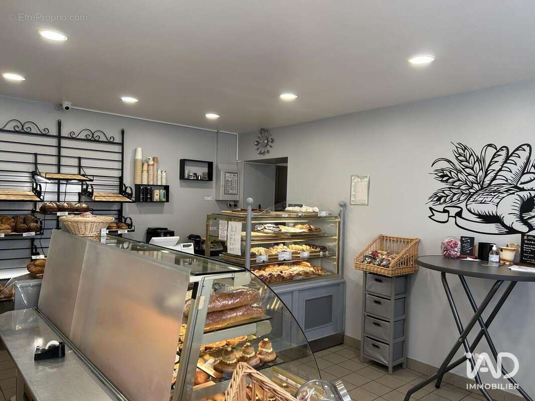 Photo 3 - Commerce à URY