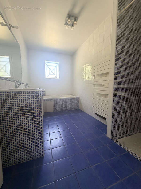 À découvrir à Grenade-sur-l'Adour : une villa familiale aux beaux volumes, dans un environnement privilégié ! - photo 15