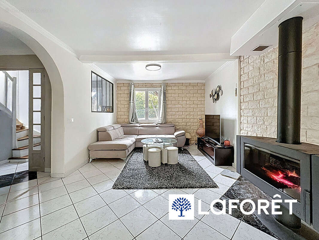 Maison à CHAUCONIN-NEUFMONTIERS