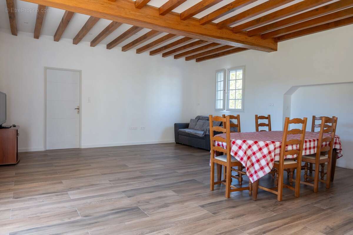 Maison à ESPINASSE-VOZELLE