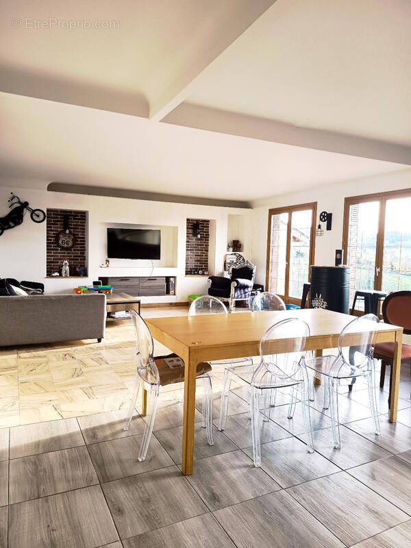 Maison à SAINT-GENEST-LERPT