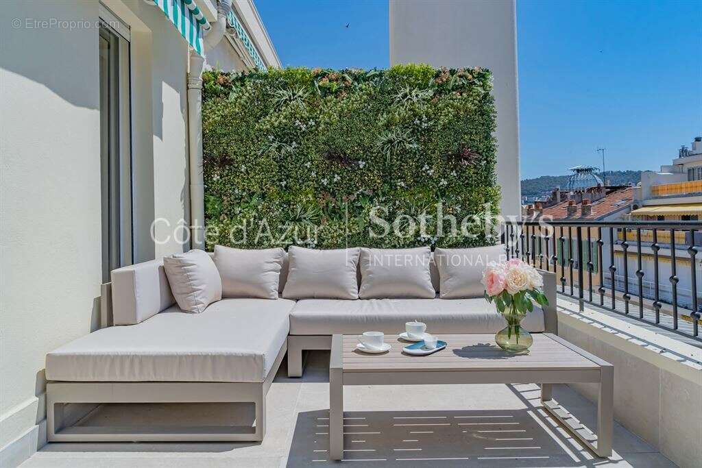 Dernier étage rénové avec terrasse au cœur du Carré d'Or - photo 14