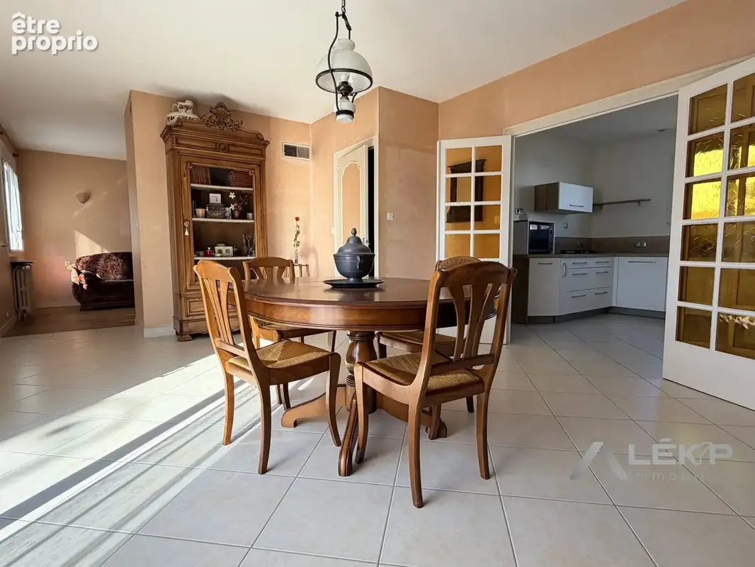 Maison 6 pièces 108 m² à vendre à Les Herbiers (85500) - photo 3