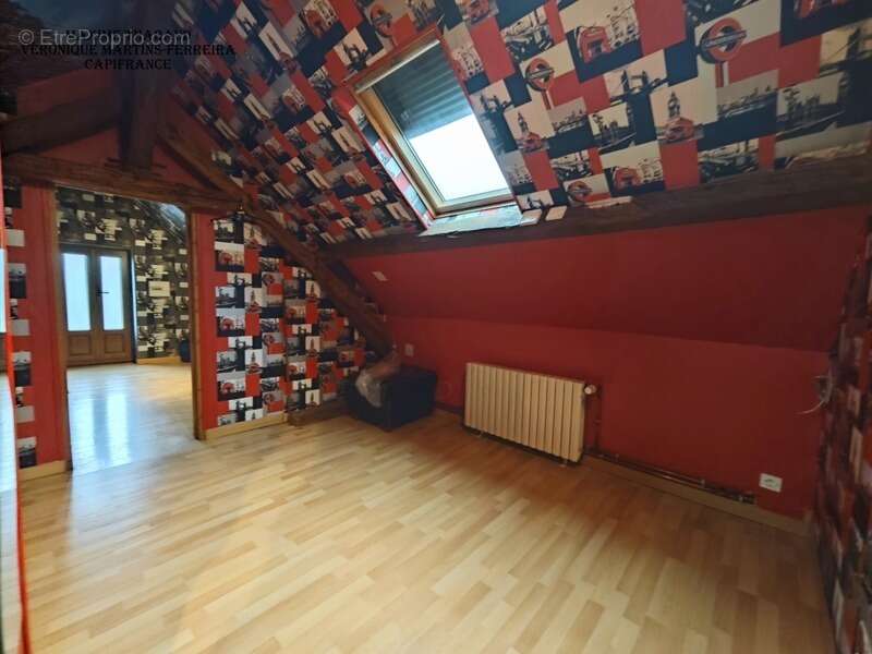 Maison à MARSEILLES-LES-AUBIGNY