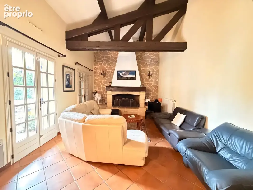 NIMES LA CIGALE Magnifique bastide 6 pièces de 210 m2 avec jardin et piscine - photo 6
