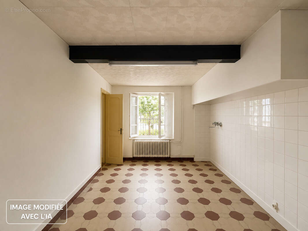 Maison entièrement à rénover avec jardin . - photo 5