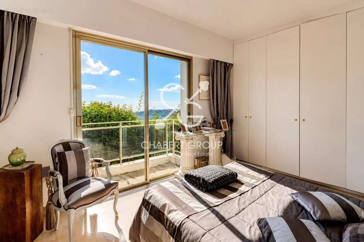 Villefranche-sur-mer - villa - 5 pièces - 237 m² - jardin paysager - rooftop - appartement de service 2 pièces - vue mer panoram - photo 10