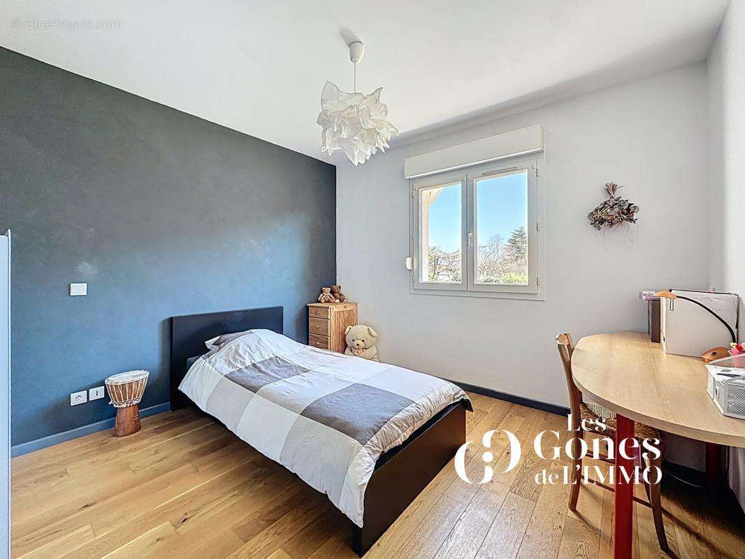 Maison à SAINT-GENIS-LES-OLLIERES