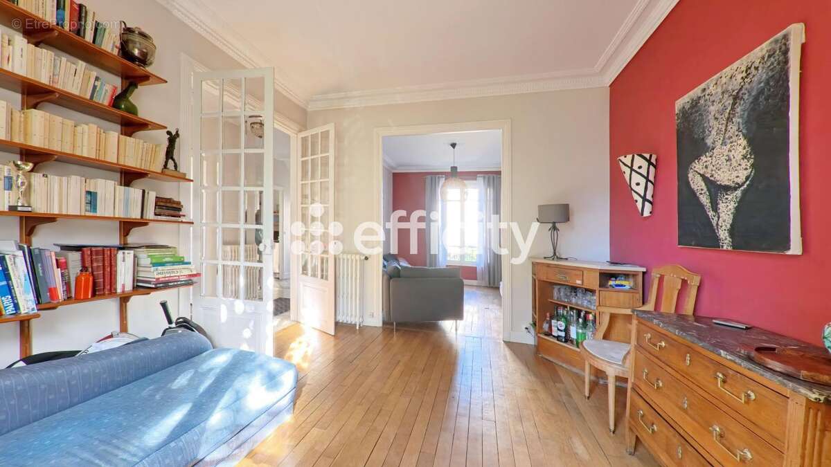 Maison à CHENNEVIERES-SUR-MARNE