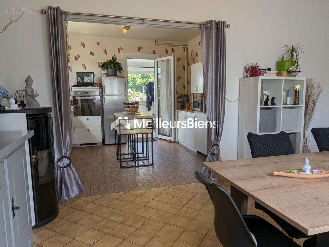 Maison familiale au cœur de Porcaro - 4/5 chambres - 1285 m² terrain - photo 7