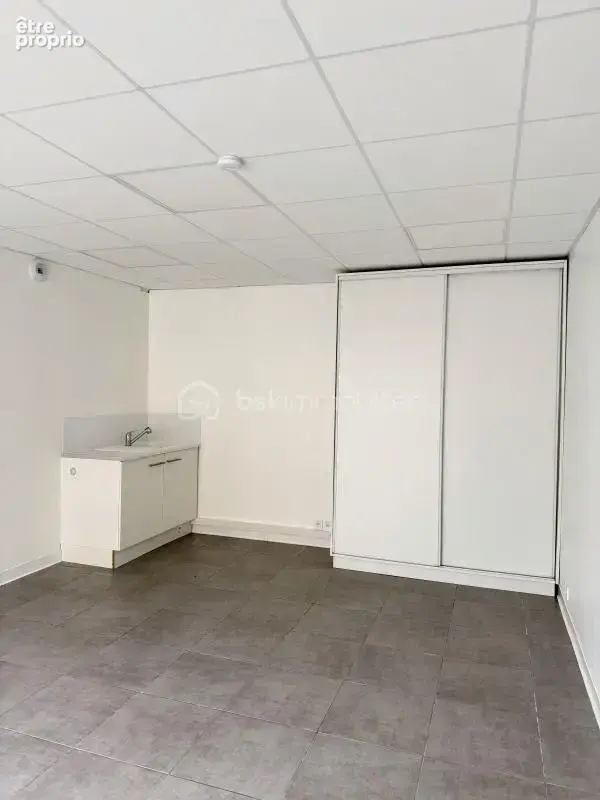 Immeuble de rapport - Local commercial avec 2 cellules - 2 appartements T2 - photo 10