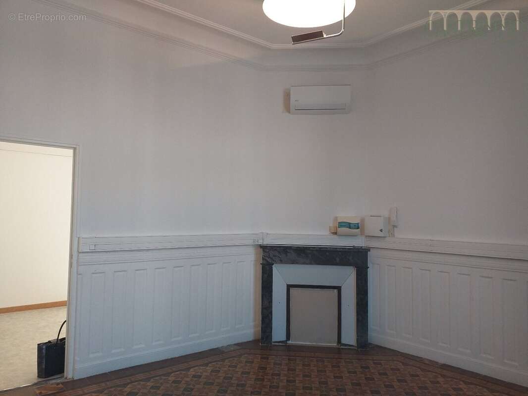 Commerce à CASTRIES