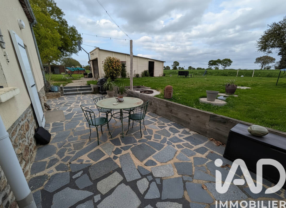 Photo 1 - Maison à ANDOUILLE-NEUVILLE