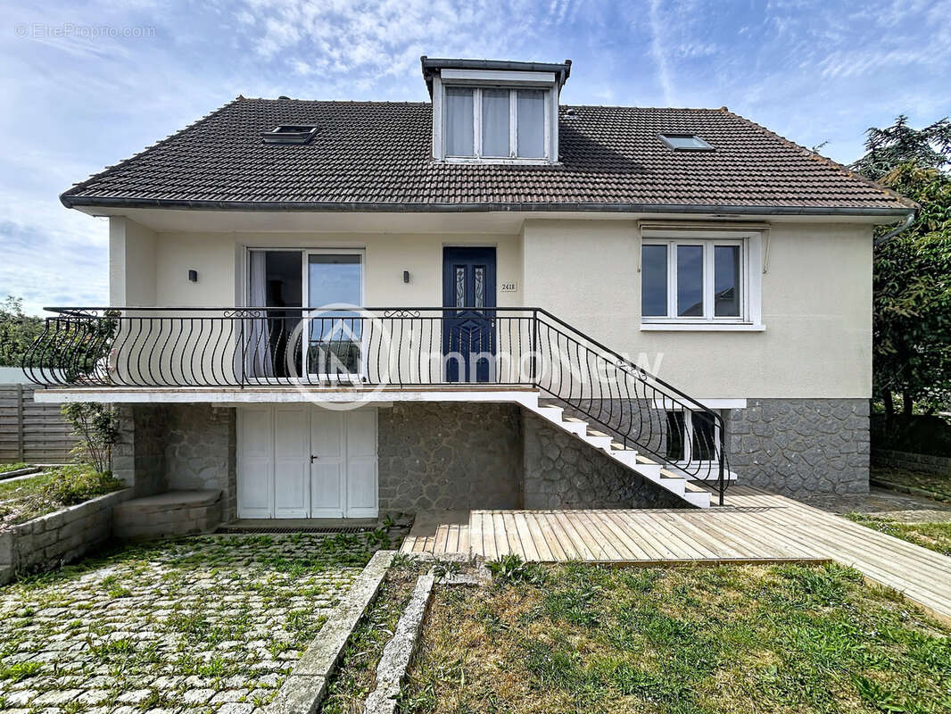Maison à DONVILLE-LES-BAINS