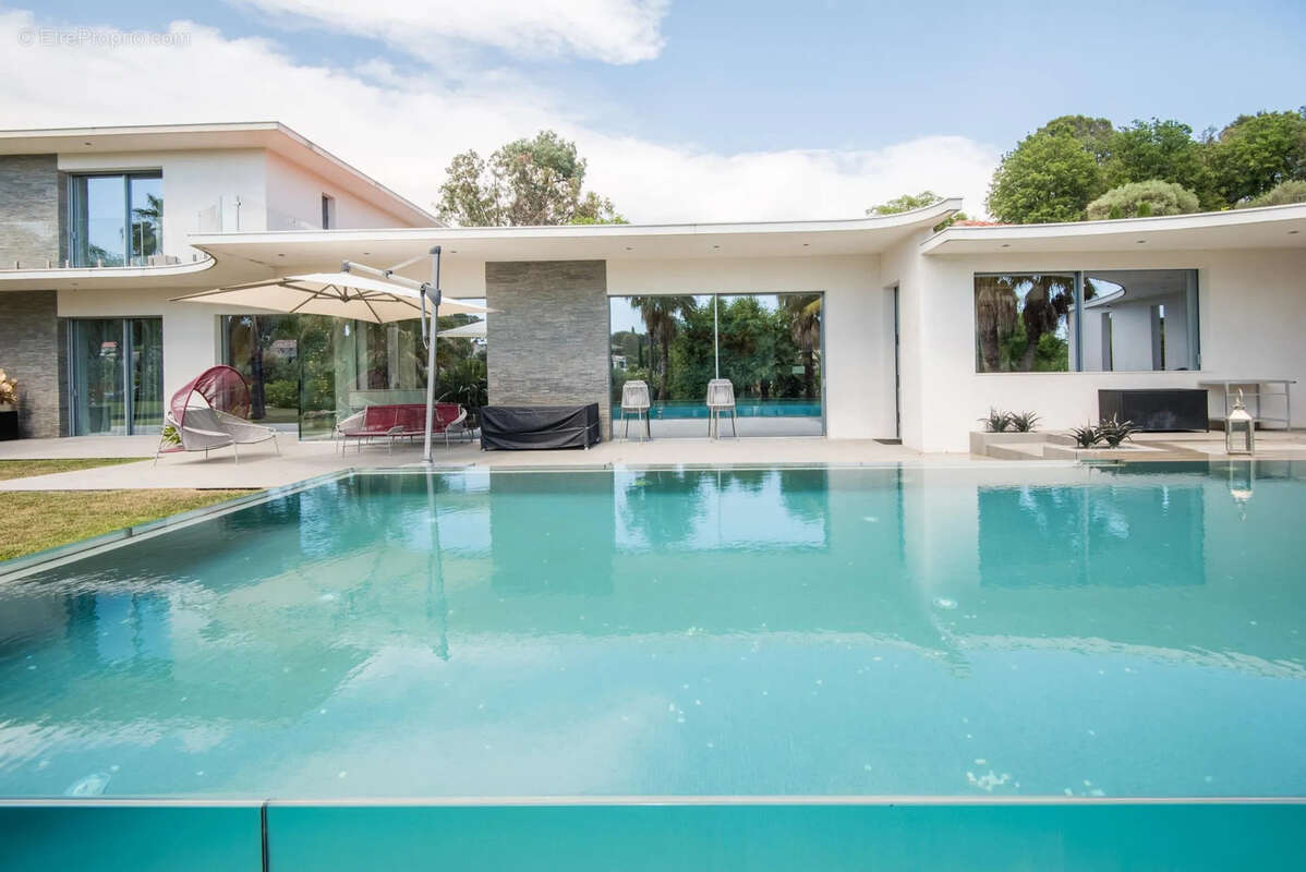 Maison à ROQUEFORT-LES-PINS
