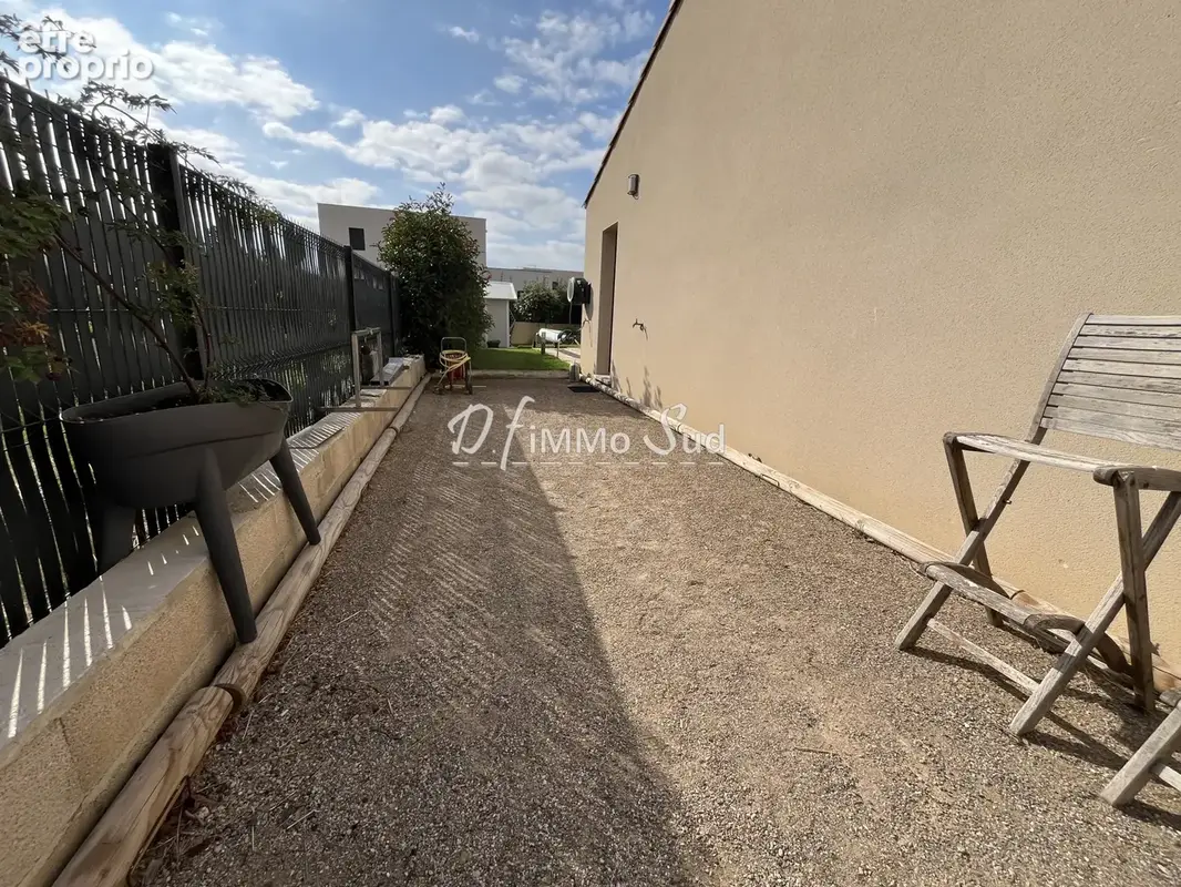 Villa T6 - 4 faces avec piscine, garage, carport, terrain de pétanque et panneaux solaires - photo 24