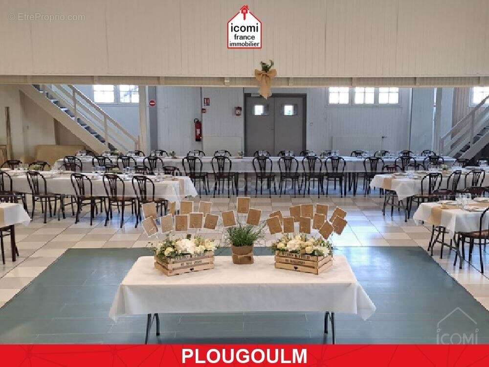 Commerce à PLOUGOULM