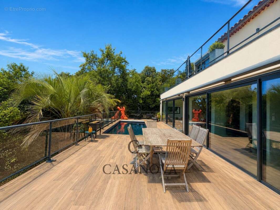 Maison familiale rénovée avec piscine et vue dégagée à Castelnau-le-Lez - photo 3