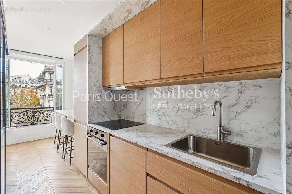 Appartement à PARIS-8E