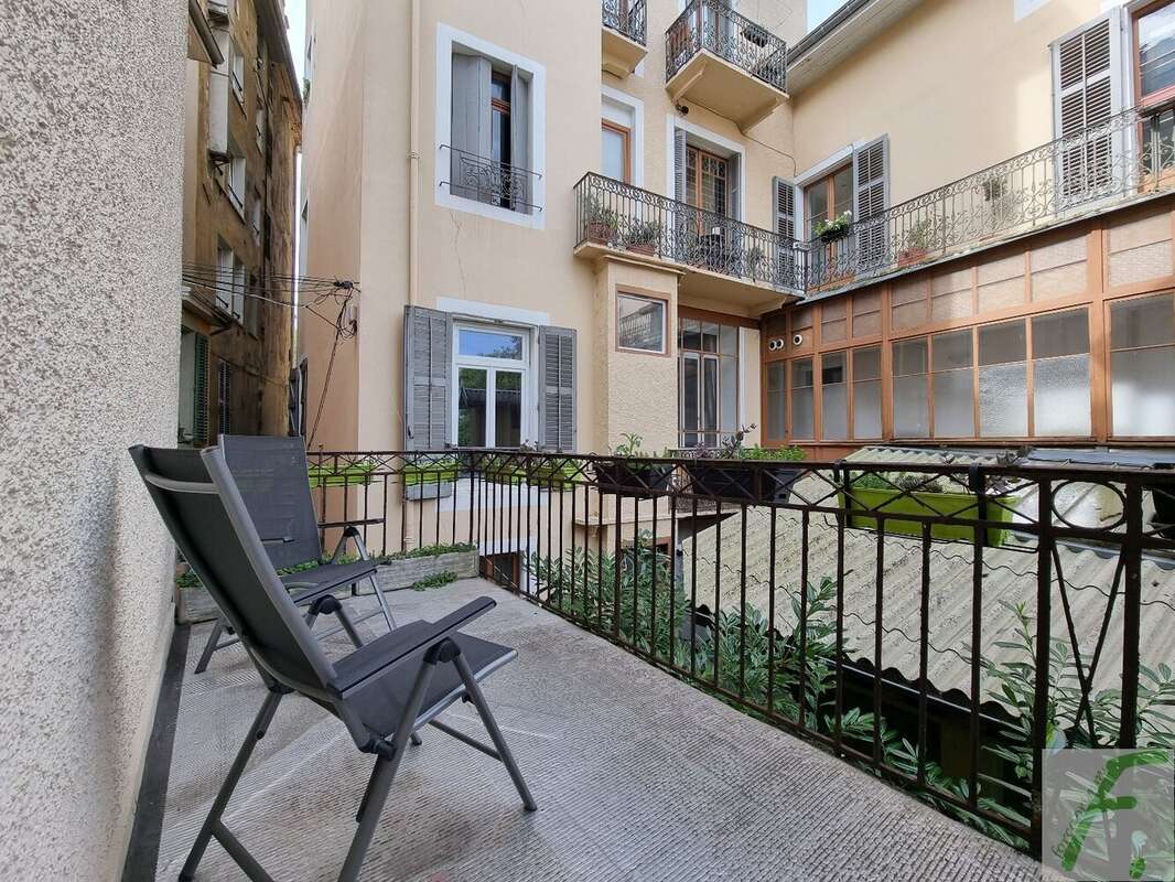 Commerce à AIX-LES-BAINS