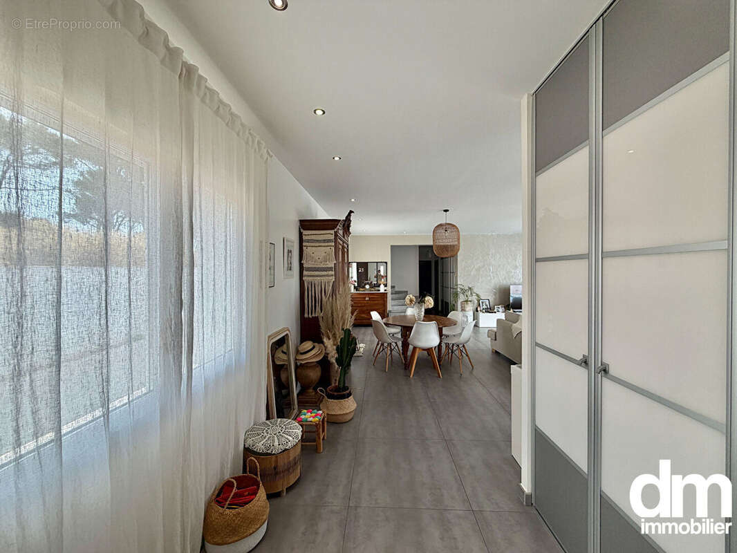 Maison de type 5 d'une surface de 175m2 avec garage de 20m2 - photo 4