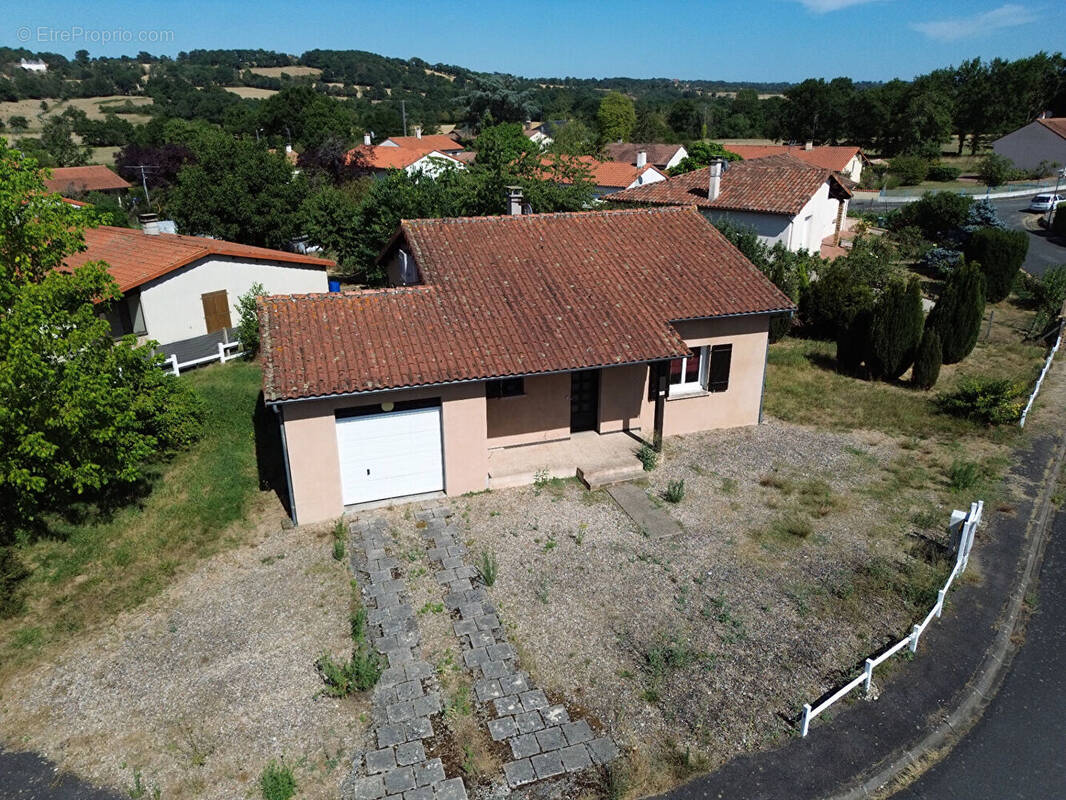 Maison à AVAILLES-LIMOUZINE