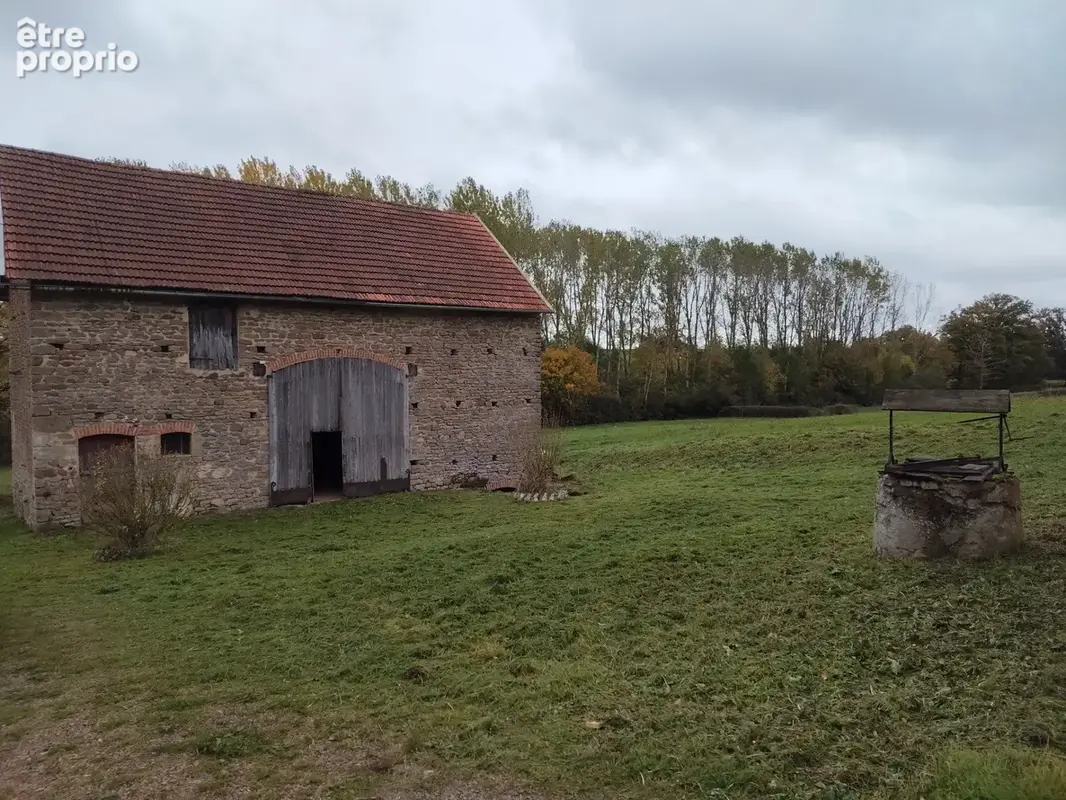 Propriete a vendre faite d'une maison, d'une grange, d'un grand terrain - photo 13