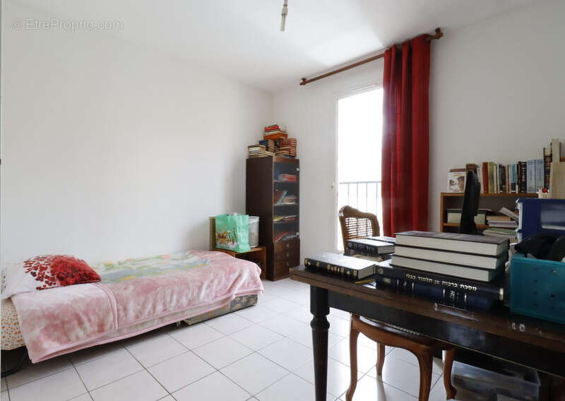 Dpt Bouches du Rhône (13), à vendre  maison P6 environ 90 m² avec jardin - photo 8