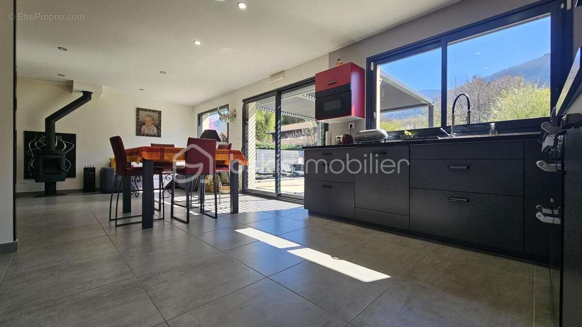 Maison à VAULNAVEYS-LE-BAS