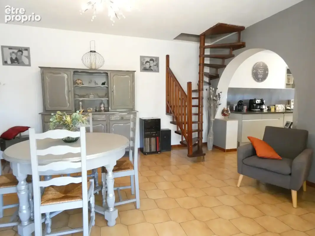 Alès , propriété deux logements sur 2200 m2 constructibles - photo 7