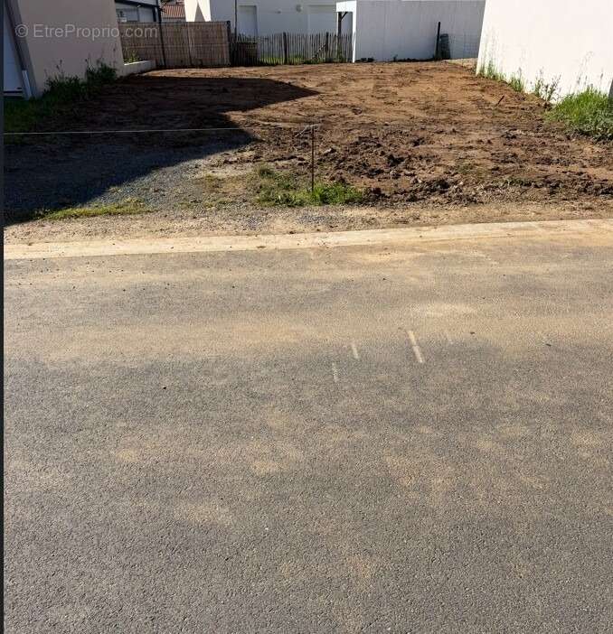 Terrain à SAINT-VINCENT-SUR-JARD