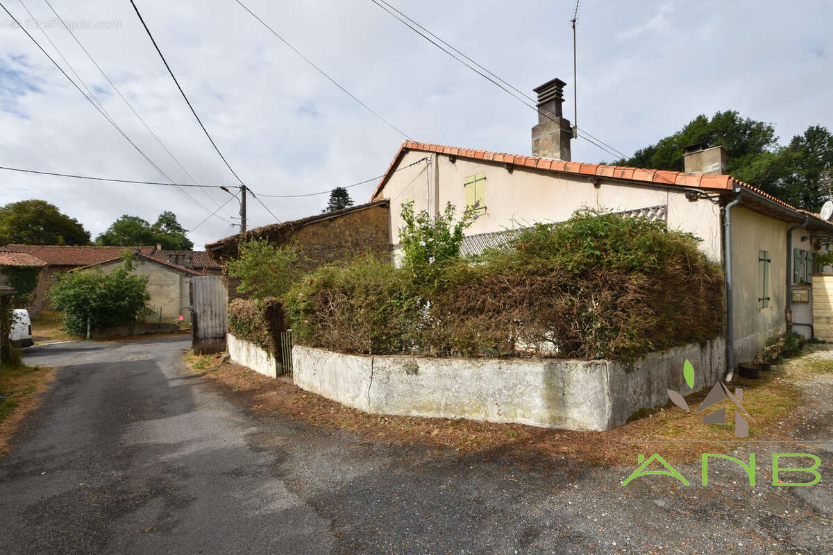 Maison 65 m² à Ecuras  - photo 9