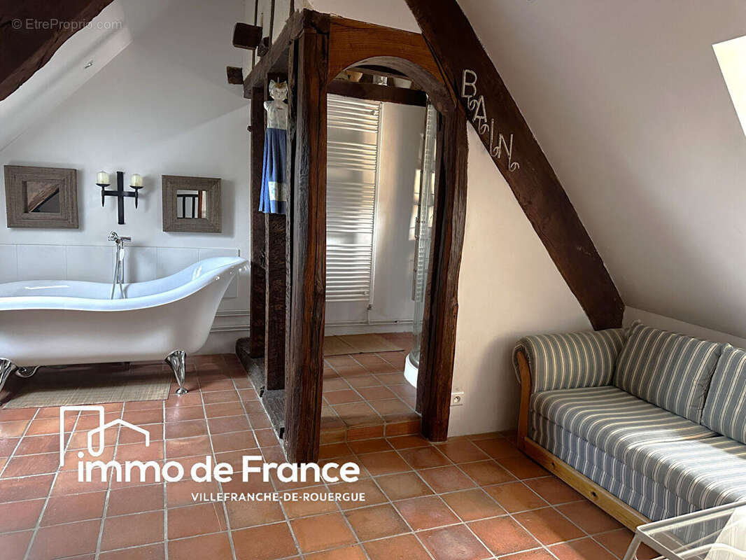 Propriété Villefranche de Rouergue, 168 m², 4 chambres, nombreuses dépendances sur 3816 m² de terrain clos attenant - photo 11
