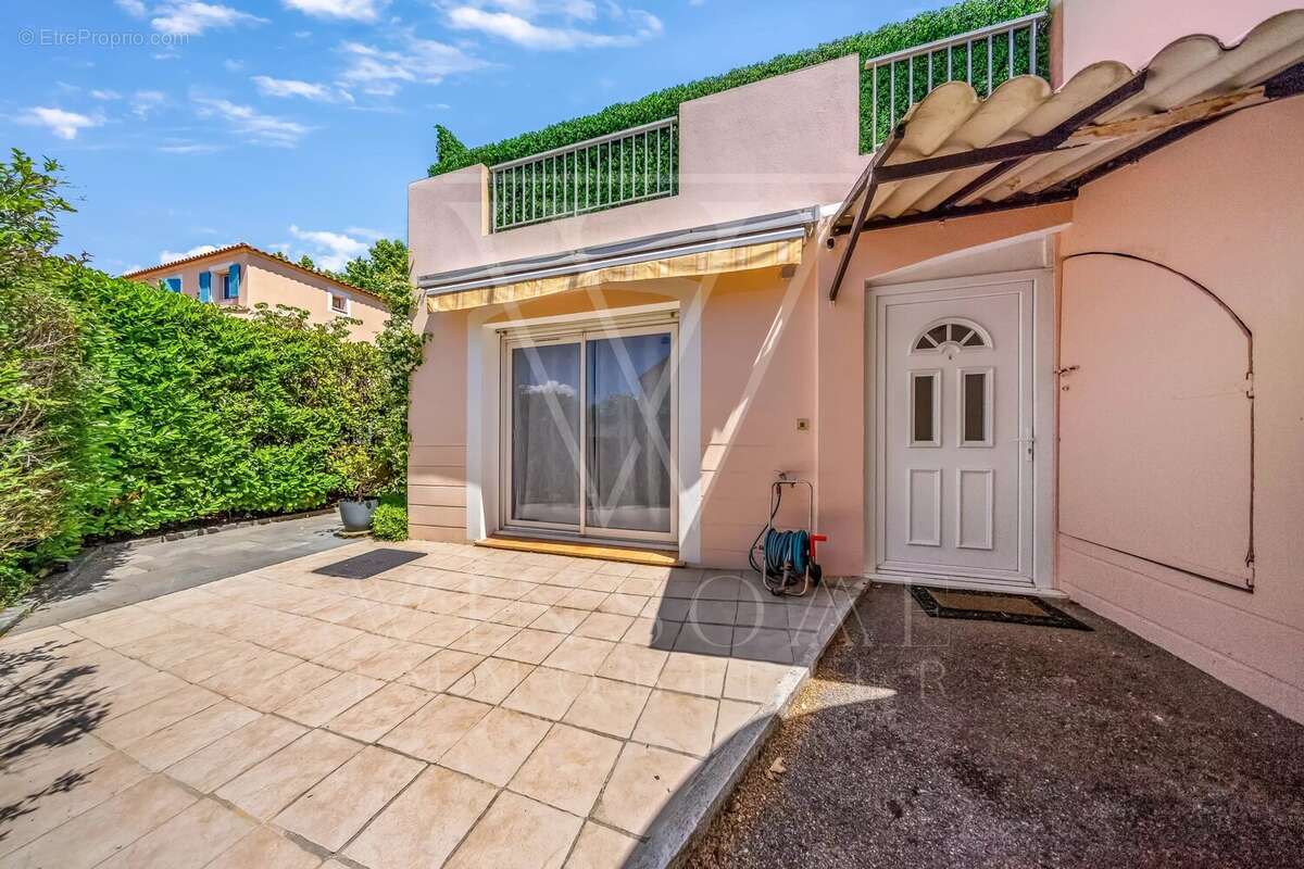 Appartement à MOUGINS