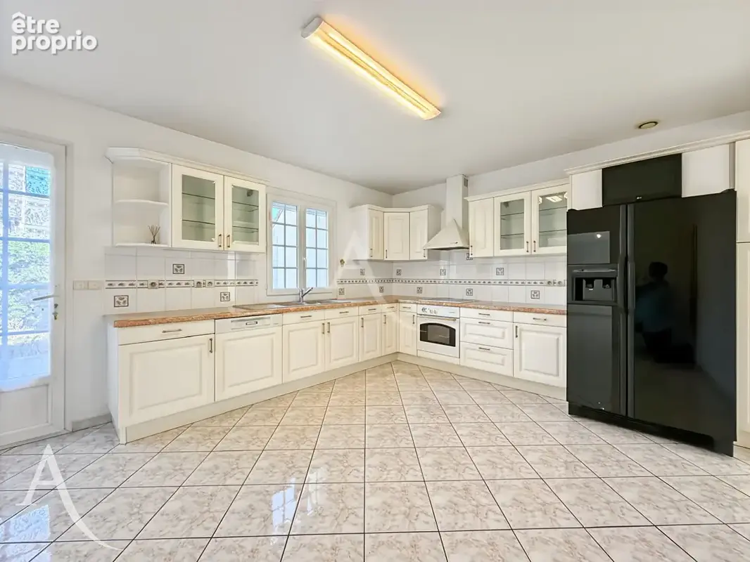 Maison 7 pièces - 236m² utiles - 153 m² habitables - Garage 52 m² - Dépendance 31 m² - Terrasses 64 m²- Leuville-sur-Orge 91310 - photo 4