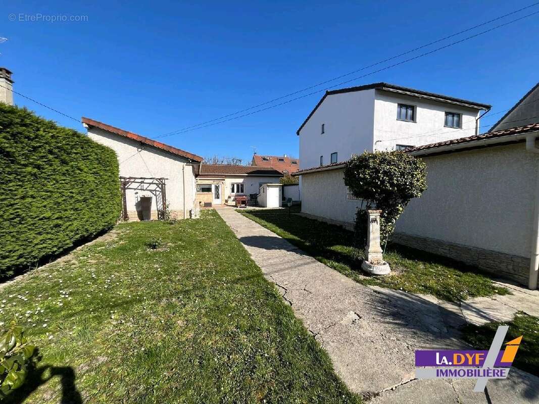 Maison à TREMBLAY-EN-FRANCE