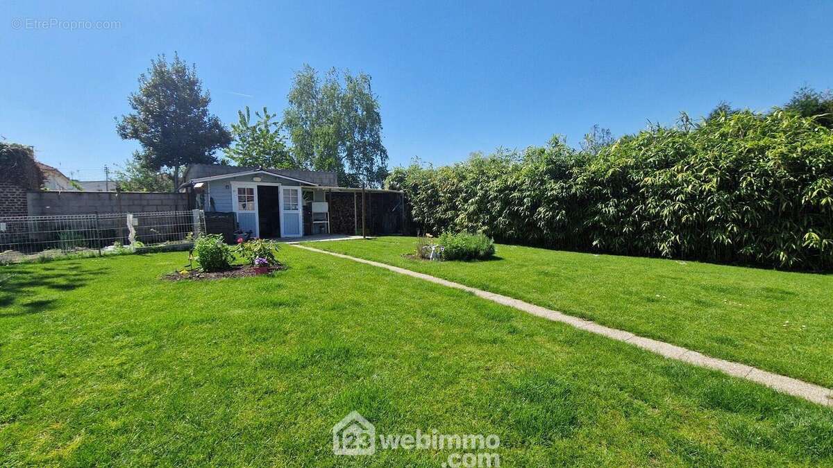 Erigé sur un terrain clos - Maison à LAON