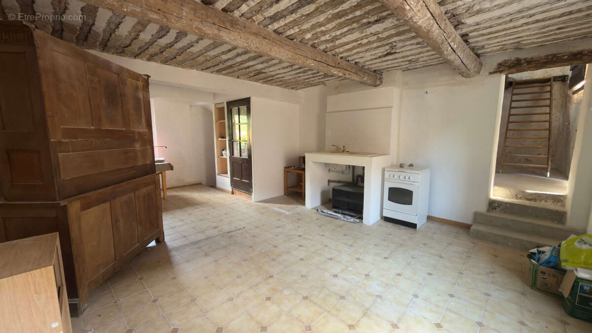 172 m2 - Grand potentiel - Toiture neuve - 10 couchages - Jardinet - photo 14
