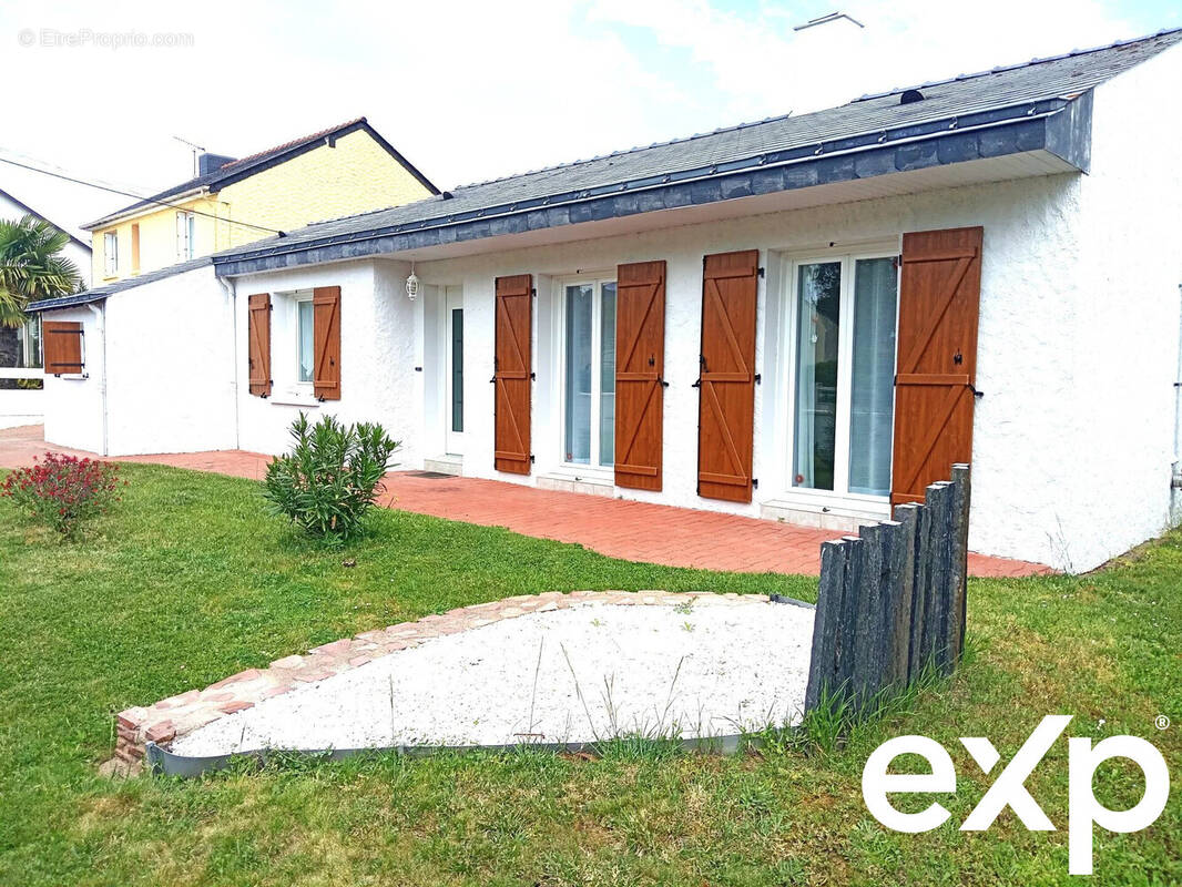 Maison à SAINT-HERBLON