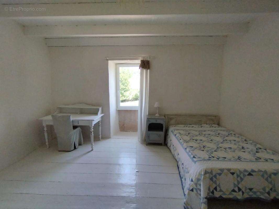 Maison à CASTELNAU-MONTRATIER